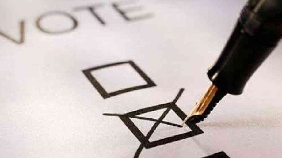 Early council election results show expected Conservative losses